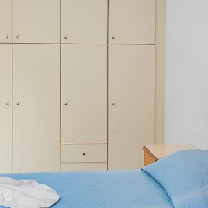 Dreibettzimmer mit 1 Schlafzimmer